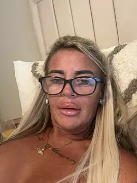 Snapshot of hotmilf66 chatting on June 1, 6:53 pm hotmilf66 online show from June 1, 6:53 pm