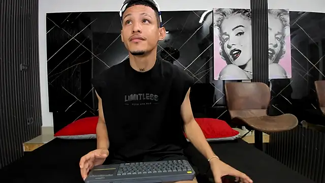 Snapshot of Camilo_Contreras chatting on June 10, 7:24 pm Camilo Contreras online show from June 10, 7:24 pm