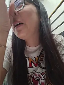 Snapshot of Isax_red chatting on May 21, 2:13 pm Isax red online show from May 21, 2:13 pm