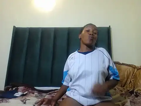 Snapshot of TypicalBaddiex chatting on May 25, 6:36 pm TypicalBaddiex online show from May 25, 6:36 pm