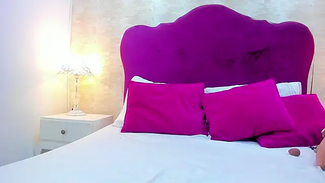 Snapshot of AlexaGill chatting on June 10, 6:51 pm AlexaGill online show from June 10, 6:51 pm