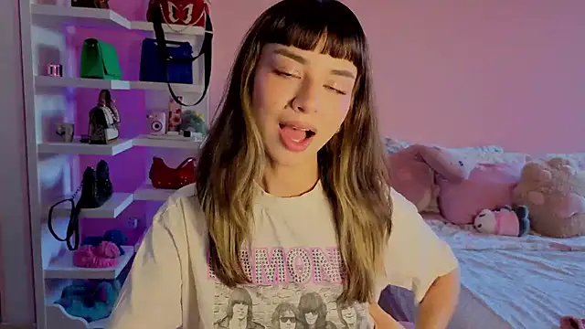 Snapshot of little_rachel_cute chatting on July 6, 11:07 pm little rachel cute online show from July 6, 11:07 pm