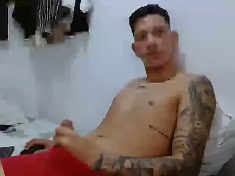 Snapshot of andres200329 chatting on June 19, 5:45 am andres200329 online show from June 19, 5:45 am
