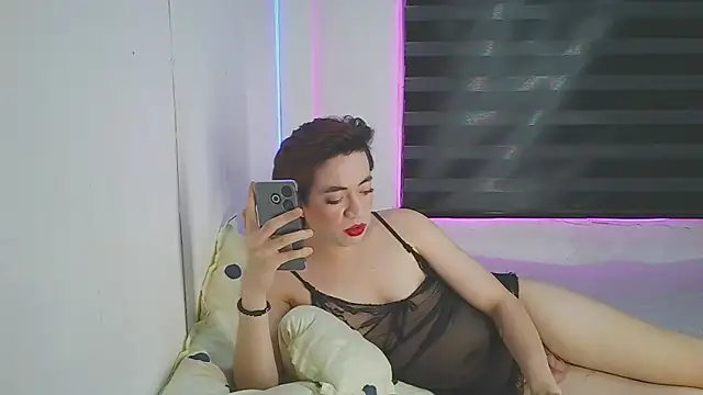 Snapshot of Pretty_Bug chatting on July 12, 12:51 pm Pretty Bug online show from July 12, 12:51 pm