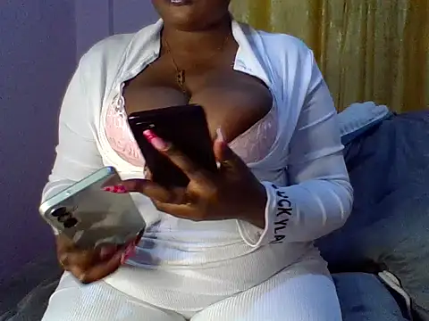 Snapshot of blessed020 chatting on June 5, 5:25 am blessed020 online show from June 5, 5:25 am