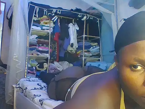 Snapshot of Chocolatesmiles chatting on June 1, 9:05 pm Chocolatesmiles online show from June 1, 9:05 pm