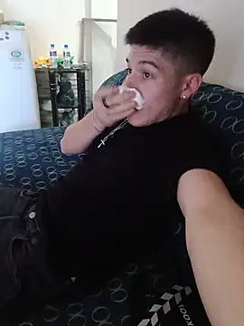 Snapshot of Oliver_LA chatting on July 15, 9:20 pm Oliver LA online show from July 15, 9:20 pm