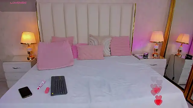 Snapshot of KaylaDavies chatting on June 13, 9:46 pm KaylaDavies online show from June 13, 9:46 pm