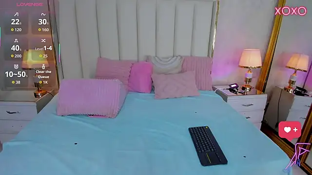 Snapshot of KaylaDavies chatting on June 25, 8:24 pm KaylaDavies online show from June 25, 8:24 pm
