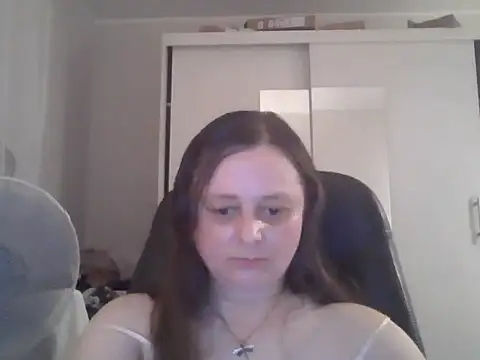 Snapshot of TaylorLovely chatting on June 27, 8:03 pm TaylorLovely online show from June 27, 8:03 pm