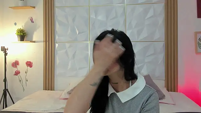 Snapshot of Anniee_333 chatting on June 19, 3:27 pm Anniee 333 online show from June 19, 3:27 pm