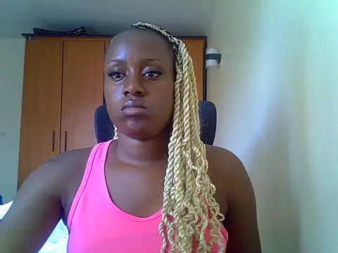 Snapshot of slimshazie chatting on May 22, 8:32 am slimshazie online show from May 22, 8:32 am