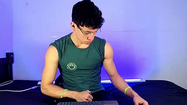 Luke Muscle online show from May 28, 12:35 pm