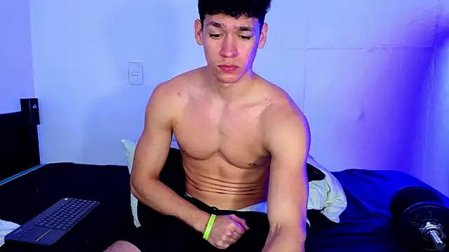 Luke Muscle online show from June 4, 2:39 am