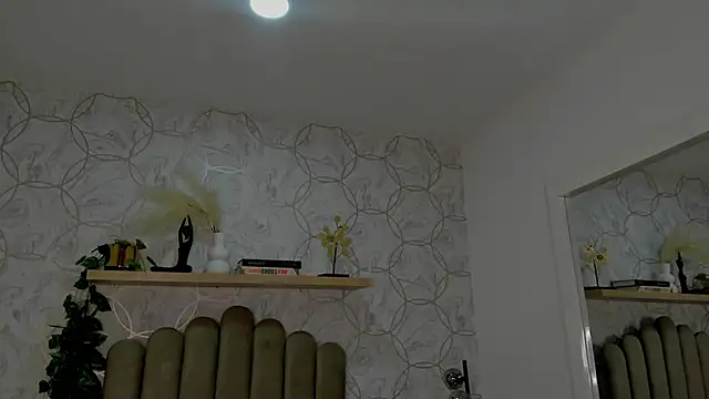 Snapshot of luna_bellucci chatting on June 13, 11:30 am luna bellucci online show from June 13, 11:30 am