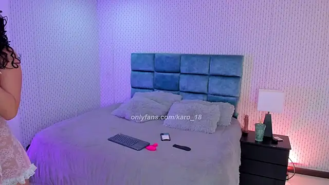 Snapshot of Karoline_Jones18 chatting on May 21, 9:44 pm Karoline Jones18 online show from May 21, 9:44 pm