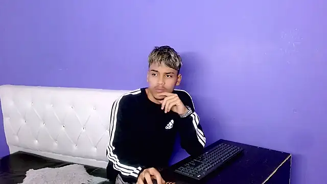 Angel foxc13 online show from June 25, 3:17 am