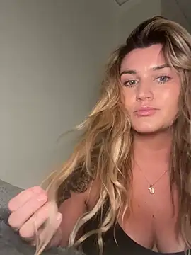 Snapshot of thebeachyblonde chatting on July 14, 1:19 am thebeachyblonde online show from July 14, 1:19 am