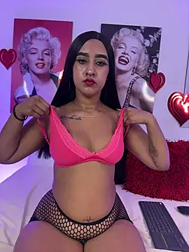 Snapshot of SofiaVitali_ chatting on June 6, 11:04 am SofiaVitali online show from June 6, 11:04 am