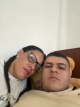 parejaamorosa27 online show from May 22, 6:57 pm
