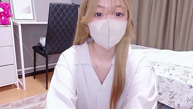 Snapshot of Riona_H chatting on May 23, 4:39 am Riona H online show from May 23, 4:39 am