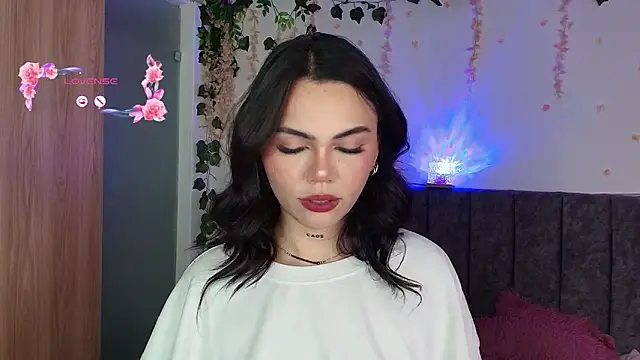 Snapshot of andraa_rossee chatting on June 11, 2:53 am andraa rossee online show from June 11, 2:53 am