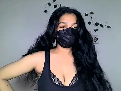 Snapshot of suzan_melly chatting on June 23, 6:11 am suzan melly online show from June 23, 6:11 am