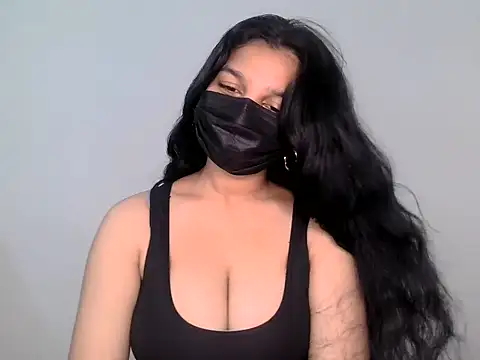 Snapshot of suzan_melly chatting on June 24, 6:23 am suzan melly online show from June 24, 6:23 am