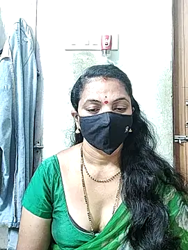 Snapshot of Leela_555 chatting on May 28, 1:03 am Leela 555 online show from May 28, 1:03 am
