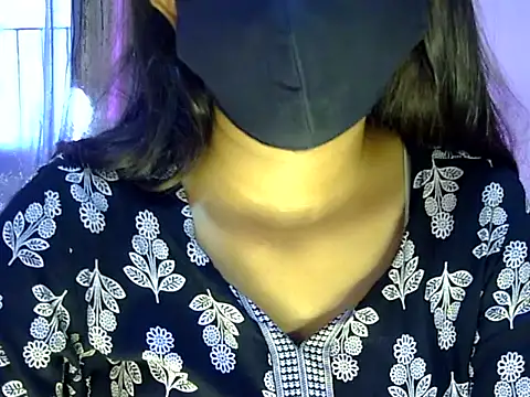 Snapshot of HEYY_SEXY_ chatting on May 23, 10:19 am HEYY SEXY online show from May 23, 10:19 am