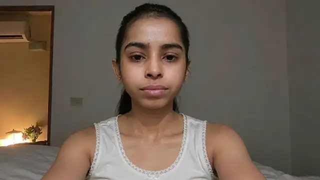 Snapshot of Aliyabhatt_8 chatting on May 22, 1:17 pm Aliyabhatt 8 online show from May 22, 1:17 pm