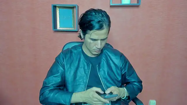 Snapshot of AaronWells chatting on June 11, 4:27 pm AaronWells online show from June 11, 4:27 pm
