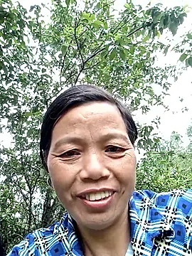 Snapshot of Elfledaa chatting on June 11, 6:22 am Elfledaa online show from June 11, 6:22 am