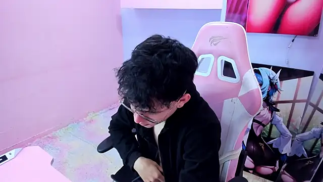 Snapshot of AngeloBocellii chatting on June 24, 1:32 pm AngeloBocellii online show from June 24, 1:32 pm