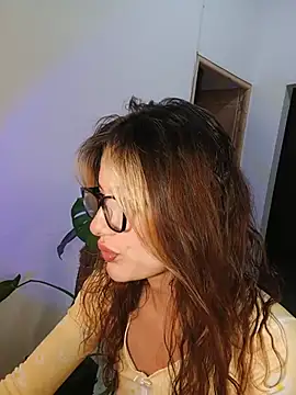 Snapshot of karenarango chatting on June 17, 8:28 am karenarango online show from June 17, 8:28 am