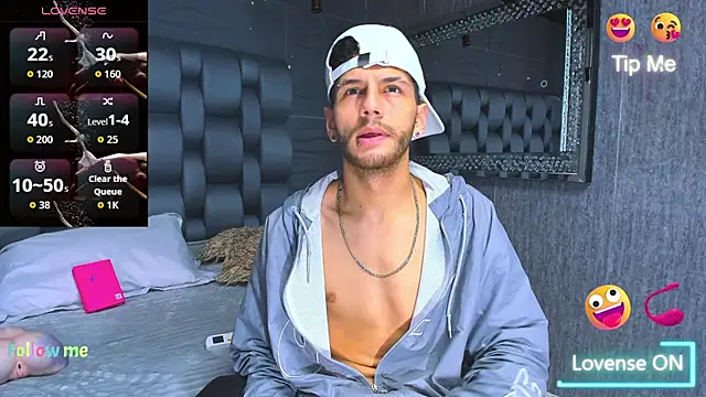 CHRIS GREY online show from July 15, 12:32 pm