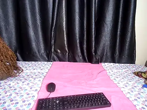 Snapshot of doll_prettie chatting on July 7, 6:47 am doll prettie online show from July 7, 6:47 am