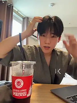 Snapshot of k-kinky chatting on June 28, 8:09 am k-kinky online show from June 28, 8:09 am