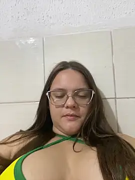 Snapshot of Laryssinha_69 chatting on June 14, 4:03 am Laryssinha 69 online show from June 14, 4:03 am
