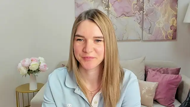 Snapshot of RoxyReignn chatting on June 10, 10:08 pm RoxyReignn online show from June 10, 10:08 pm
