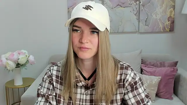 Snapshot of RoxyReignn chatting on June 19, 9:51 pm RoxyReignn online show from June 19, 9:51 pm