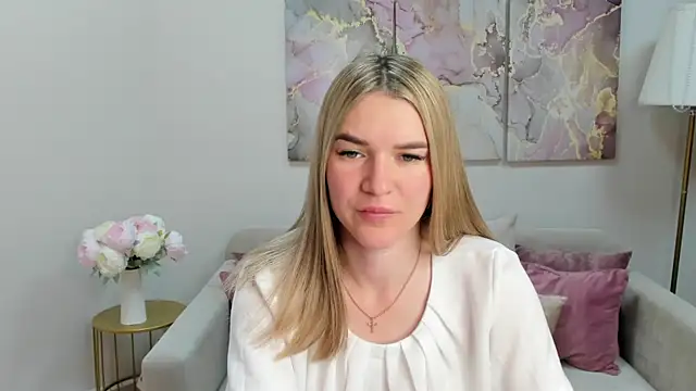 Snapshot of RoxyReignn chatting on July 2, 9:54 pm RoxyReignn online show from July 2, 9:54 pm