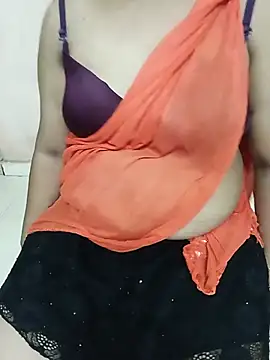 Snapshot of roopa__ chatting on June 4, 2:56 pm roopa online show from June 4, 2:56 pm