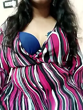 Snapshot of roopa__ chatting on June 5, 8:53 am roopa online show from June 5, 8:53 am