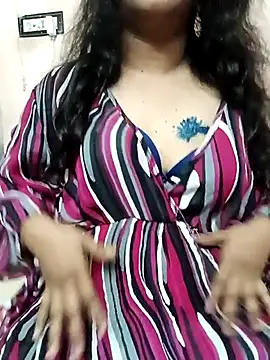 Snapshot of roopa__ chatting on June 6, 12:16 am roopa online show from June 6, 12:16 am