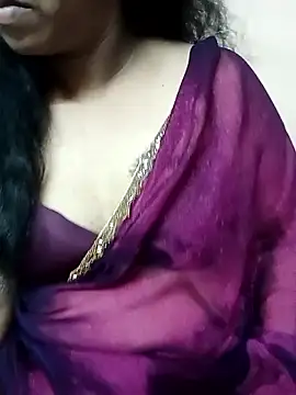 Snapshot of roopa__ chatting on June 15, 1:24 pm roopa online show from June 15, 1:24 pm
