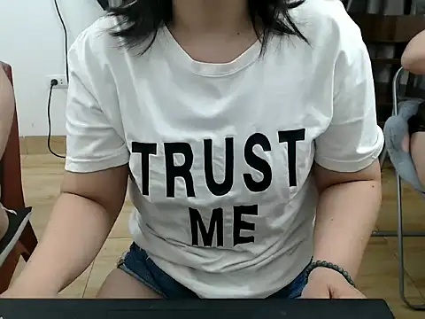 Snapshot of Maia_9999 chatting on July 3, 3:35 am Maia 9999 online show from July 3, 3:35 am