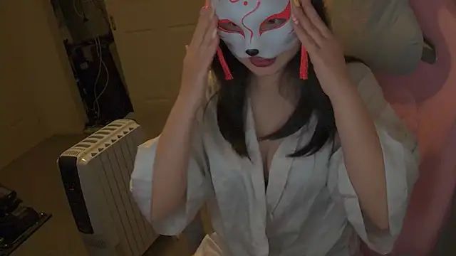 Snapshot of Wifey-Kiki chatting on May 26, 10:44 am Wifey-Kiki online show from May 26, 10:44 am