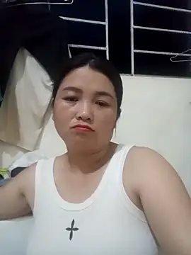 Snapshot of Giee00 chatting on May 24, 9:42 pm Giee00 online show from May 24, 9:42 pm
