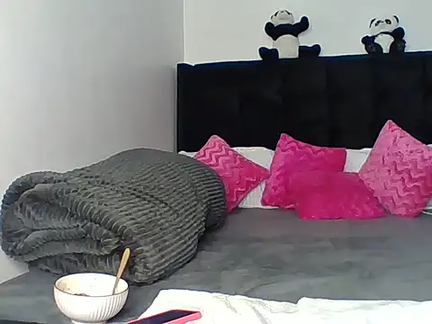 prettytinashe online show from June 15, 2:47 am